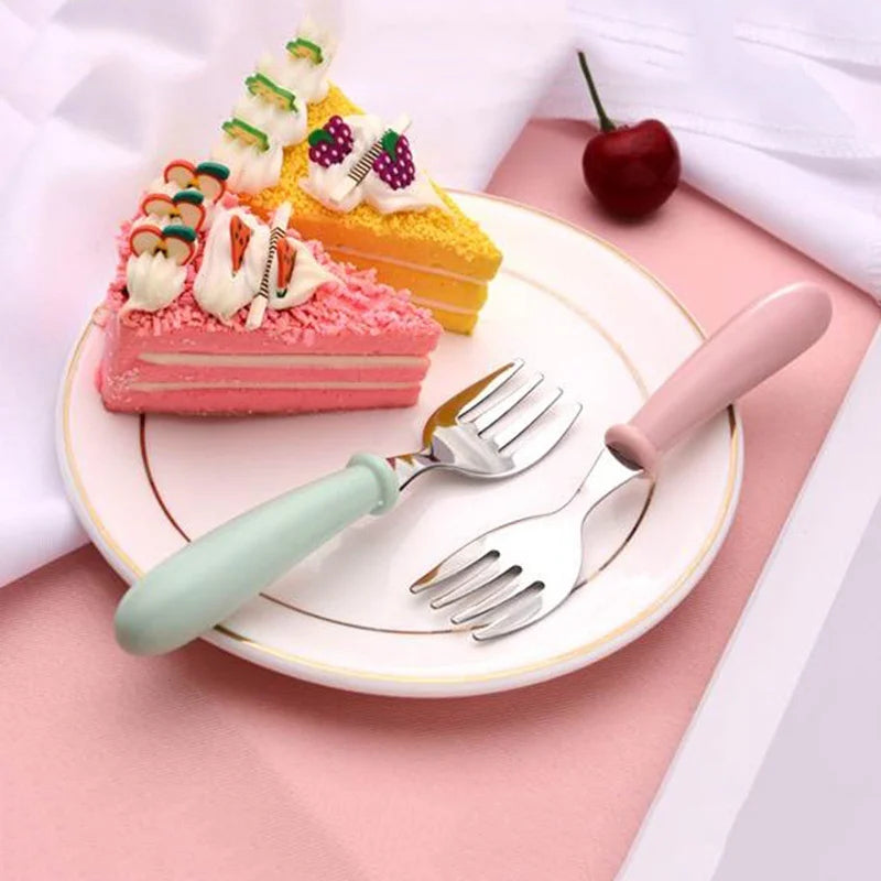 Kids stainless steel cutlery set with portable carry case