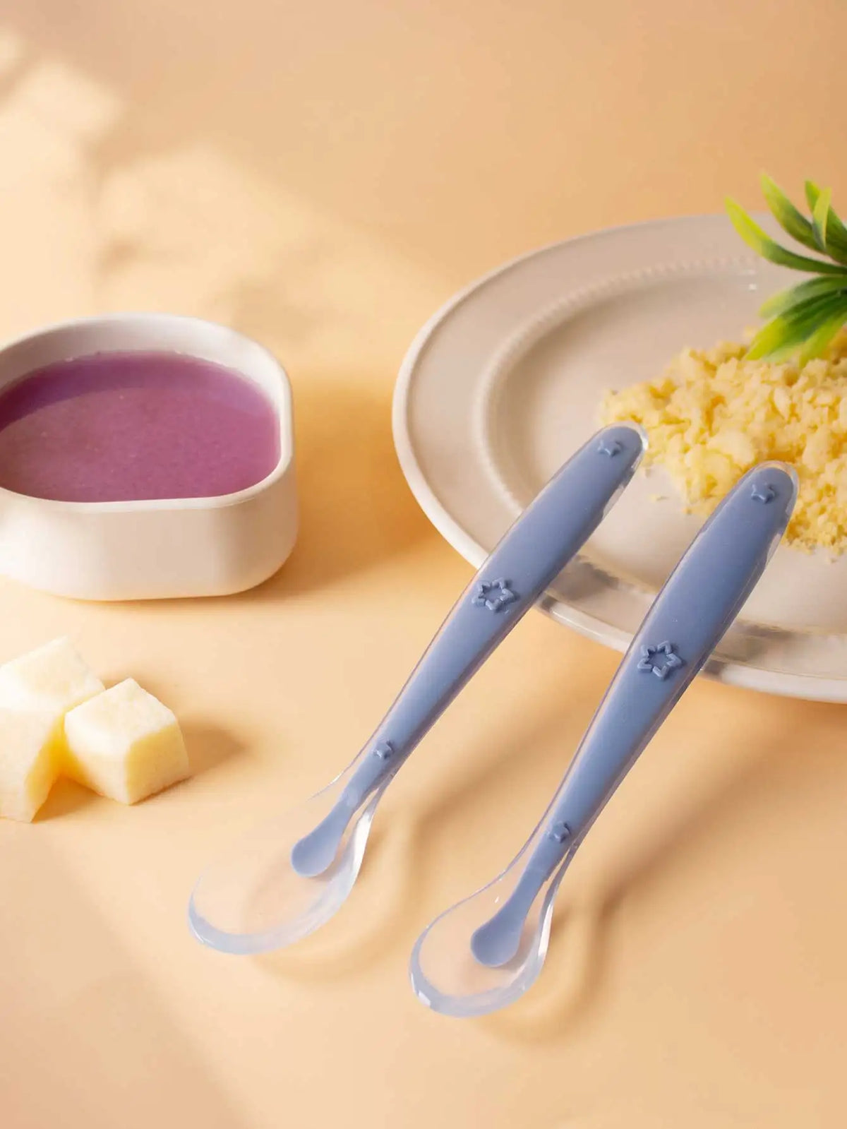 Baby silicone training spoon set with star-shaped easy-grip handle