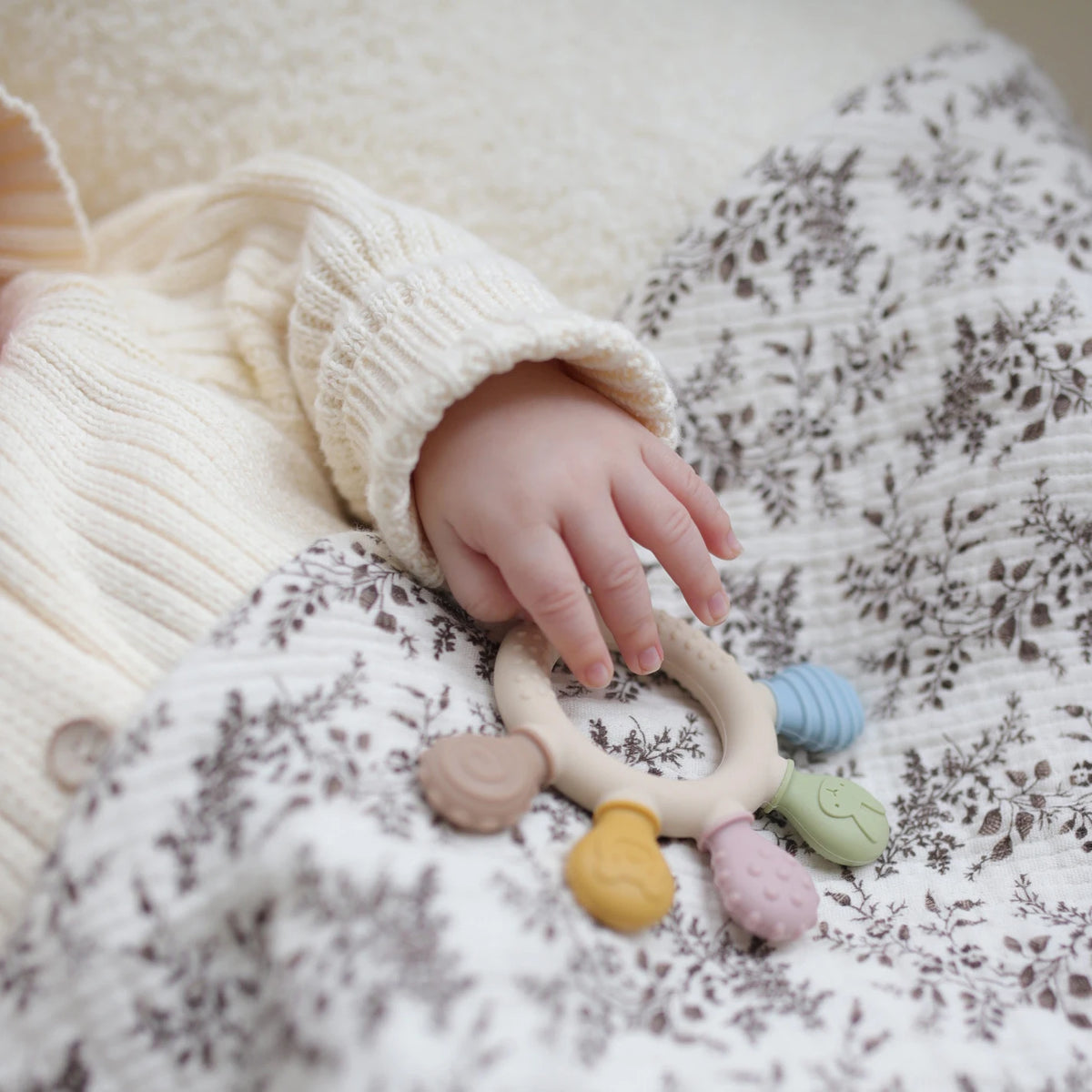 chew-beads-teether-newborn-kindlekidsabc